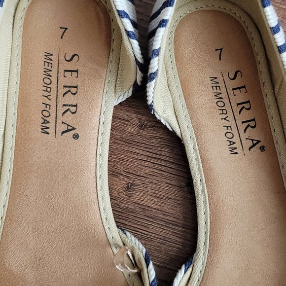 Flats - Picture 2 of 3